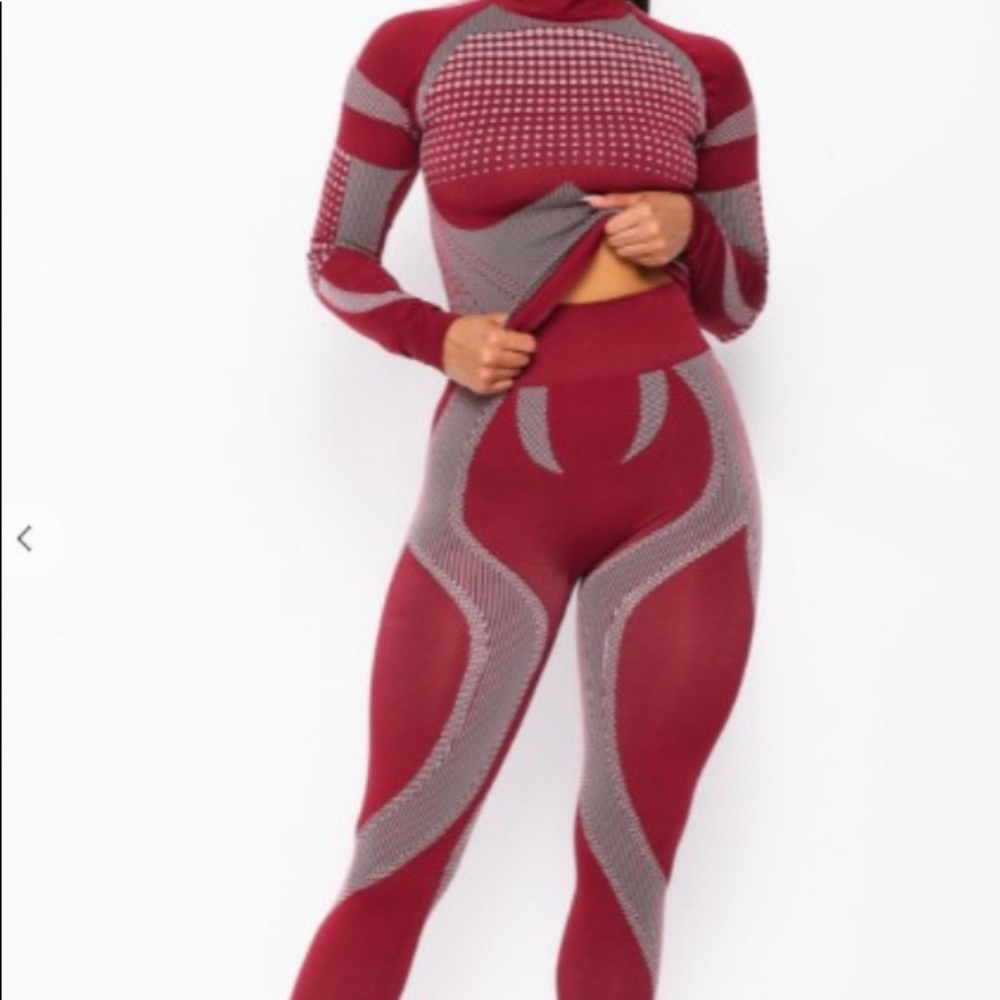 NWT- COMMITTED  TO Fitness 2 PC SET